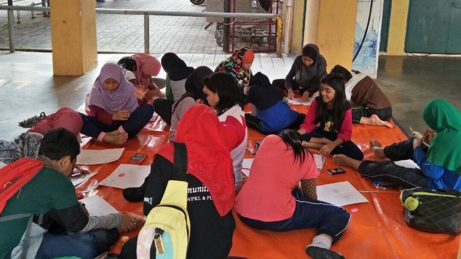 Seorang warga tua membuat pemeriksaan kesihatan.